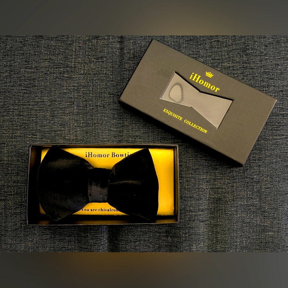 Black velvet bow tie from iHomer